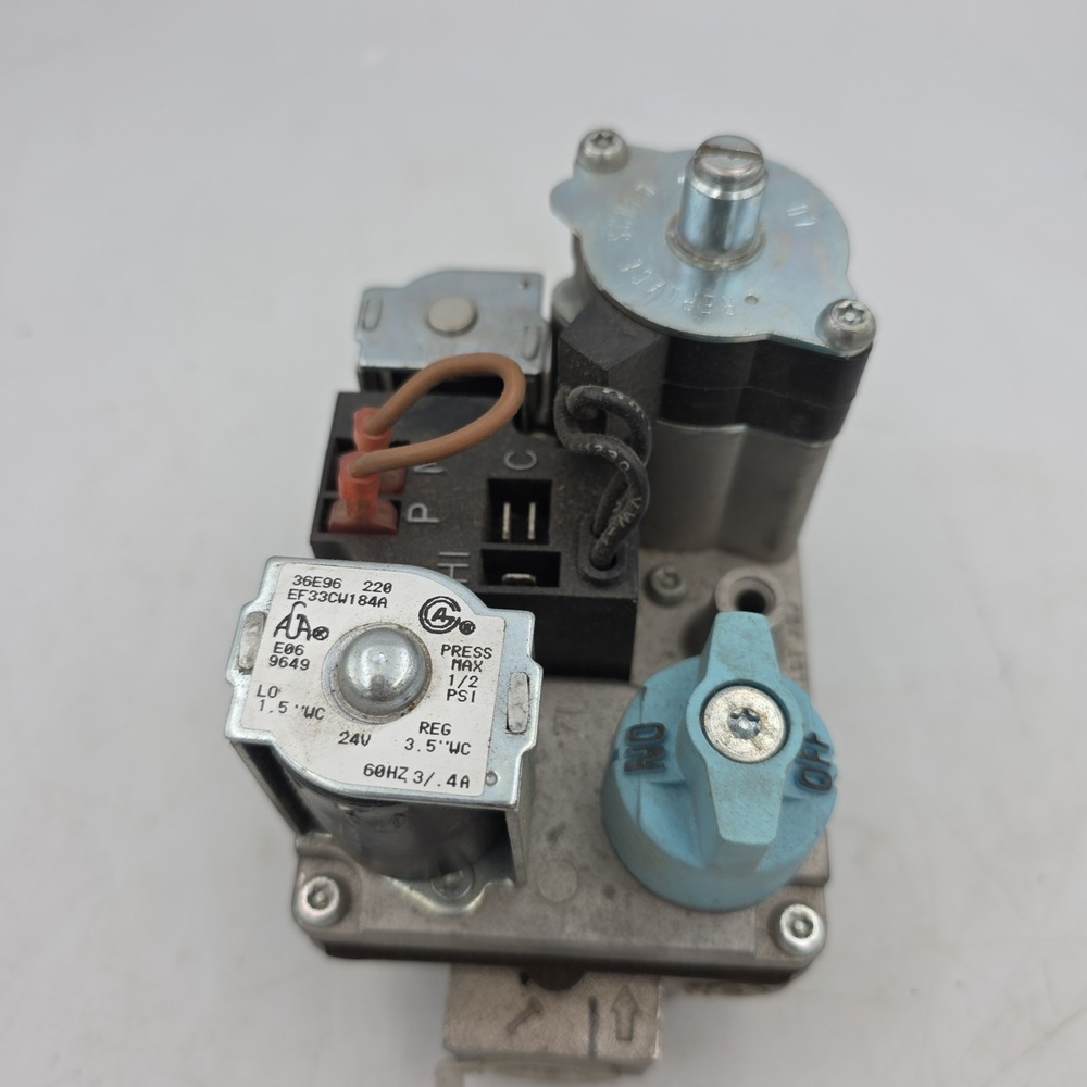 White Rodgers  36E96-220 Carrier Bryant EF33CW184A 2 stage Gas Valve used #G40